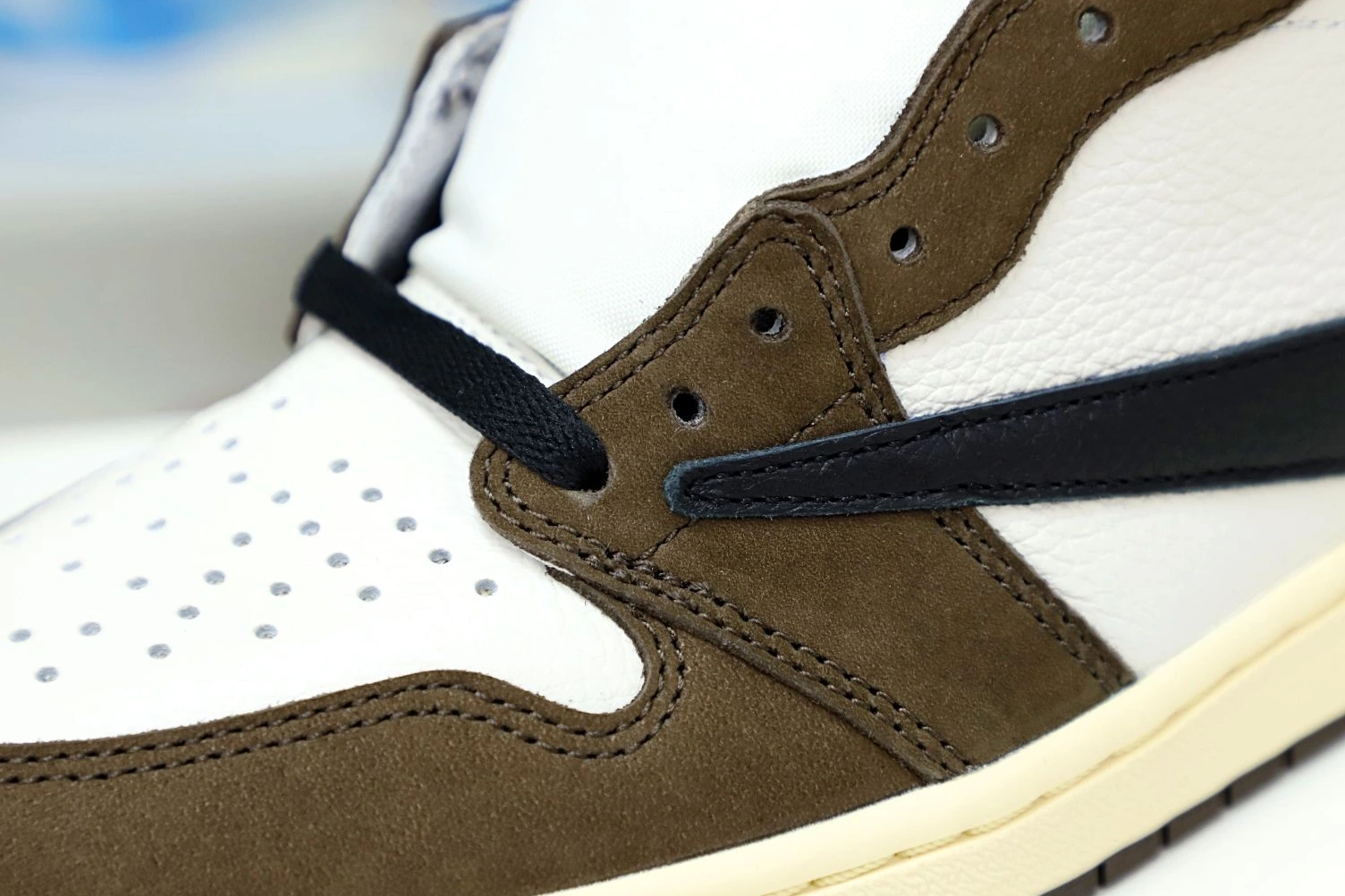 JORDAN X OG 1 SCOTT HIGH RETRO AIR TRAVIS 'MOCHA' 1001